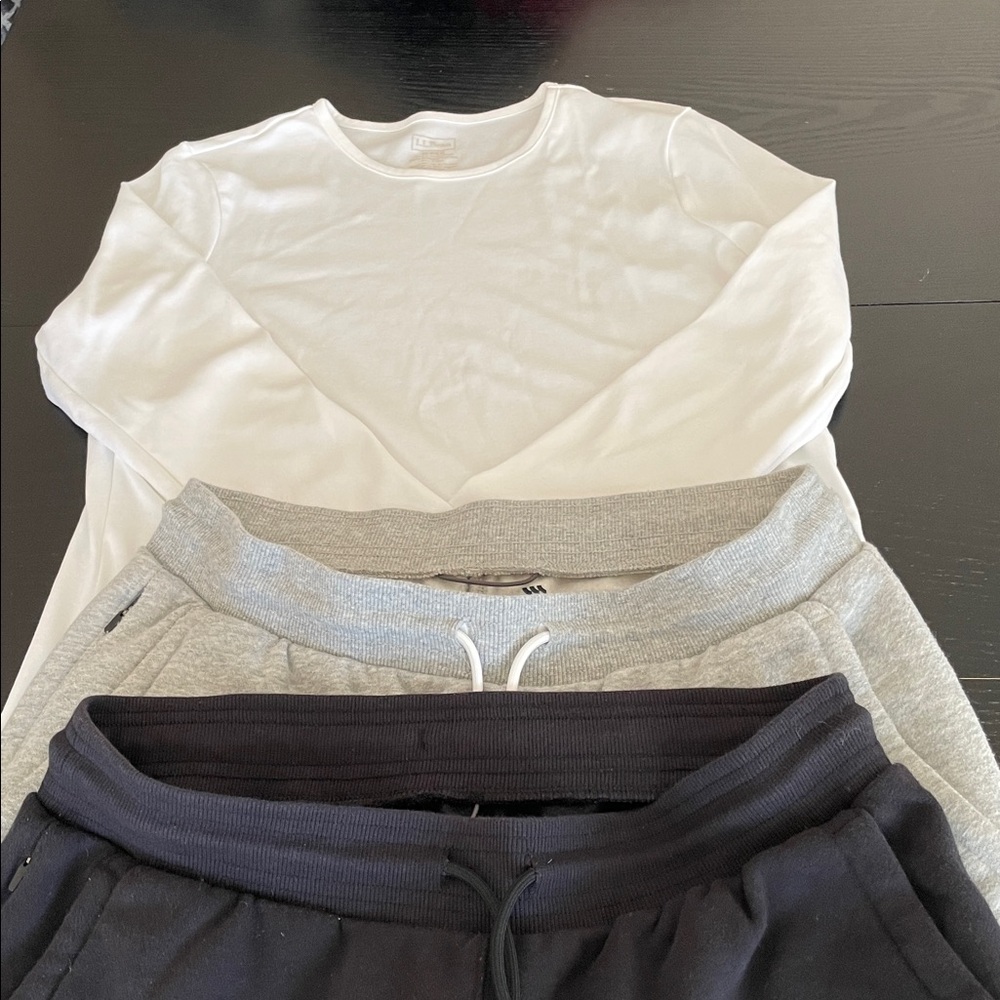 A Fundle! Basics bundle: 2 sweatpants/1 crewneck shirt - Picture 5 of 8